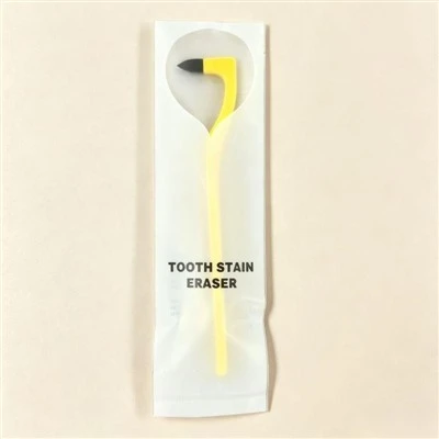 Taches de dents avec gomme magique